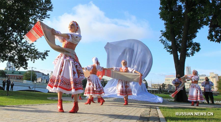 В Минске открылся памятный знак "Белорусам зарубежья"