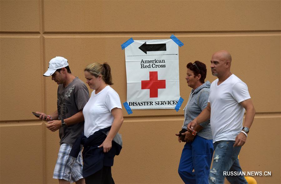 В 320 убежищах Флориды от урагана "Ирма" укрылись 75 тыс. человек