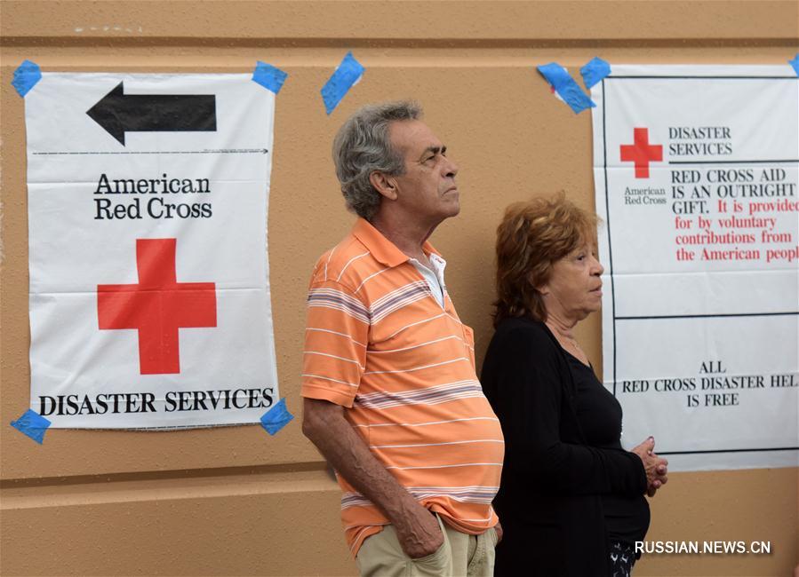 В 320 убежищах Флориды от урагана "Ирма" укрылись 75 тыс. человек