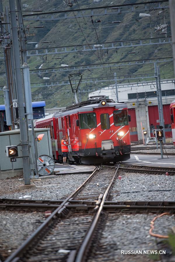 （国际）（6）瑞士两列火车相撞约30人受伤