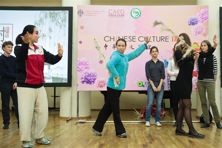 Народная артистка Китая Юань Хуэйцинь рассказала петербуржцам об искусстве пекинской оперы