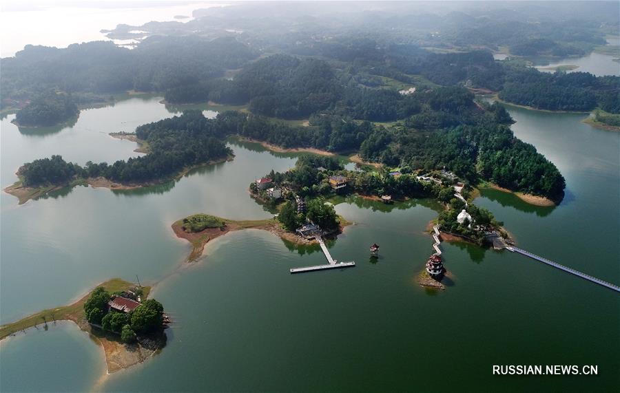 Озеро Ваньфоху в провинции Аньхой с высоты птичьего полета