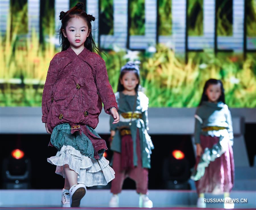 Национальный конкурс детской одежды в поселке Чжили