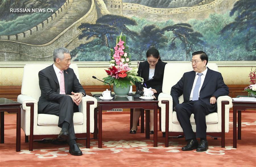 （XHDW）张德江会见新加坡总理李显龙 
