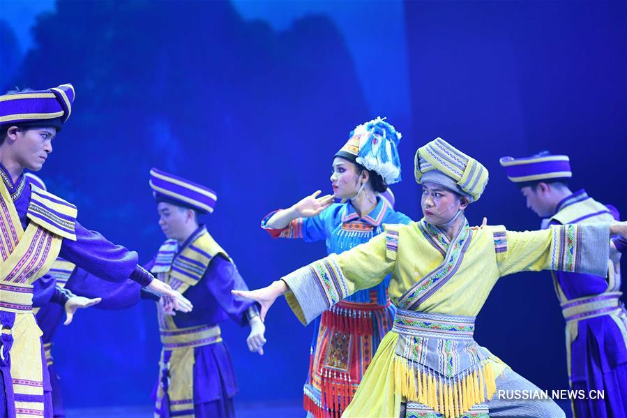Традиционная чжуанская опера в Гуанси