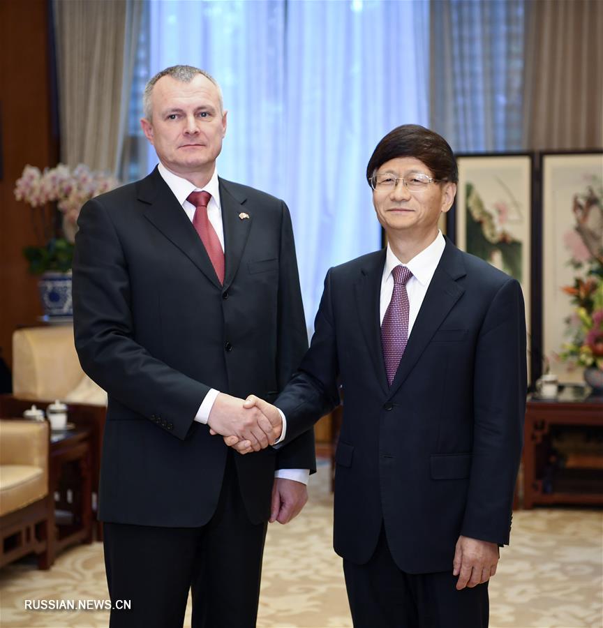 Мэн Цзяньчжу встретился с министром внутренних дел Беларуси И.Шуневичем