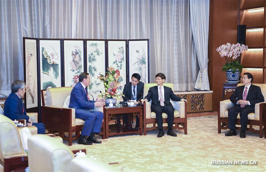 Мэн Цзяньчжу встретился с министром внутренних дел Казахстана К.Касымовым