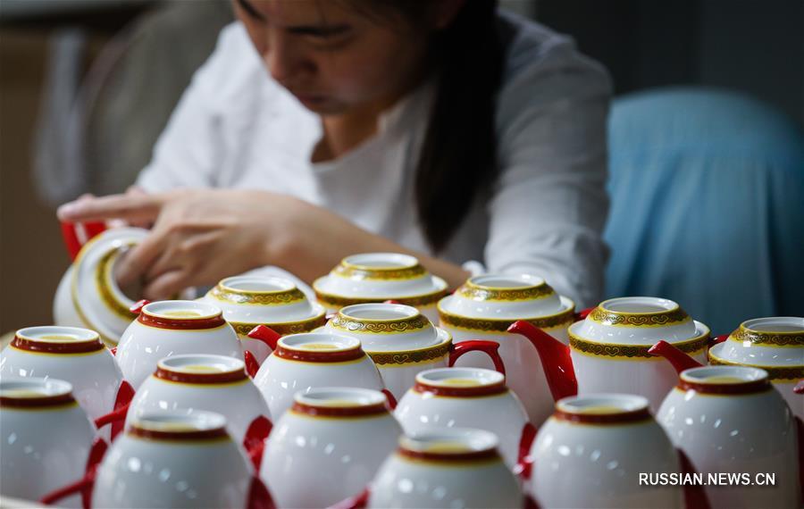 Экологически чистые печи для обжига на заводе "Гаочуньская керамика" в Нанкине