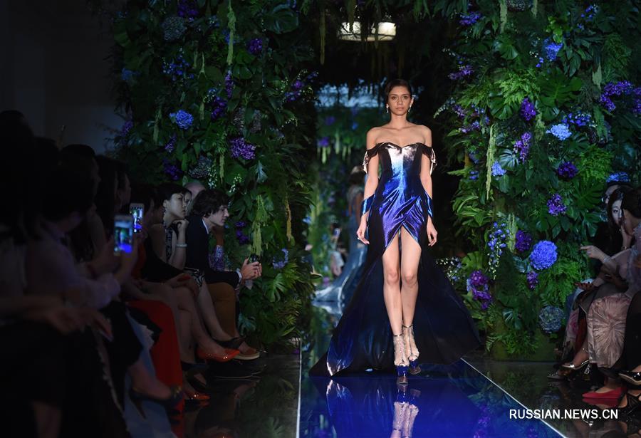 Роскошные платья Го Пэй в окружении столетней архитектуры в центре Пекина