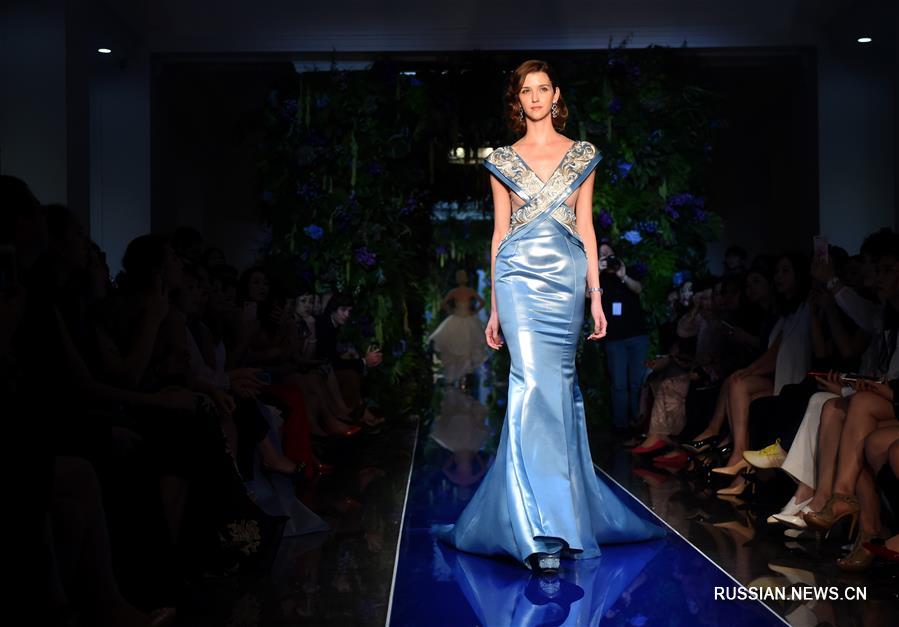 Роскошные платья Го Пэй в окружении столетней архитектуры в центре Пекина