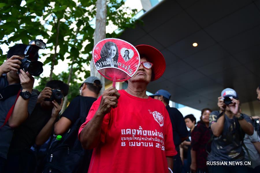 Верховный суд Таиланда приговорил бывшего премьер-министра страны Йинглак Чинават  к пятилетнему тюремному заключению 