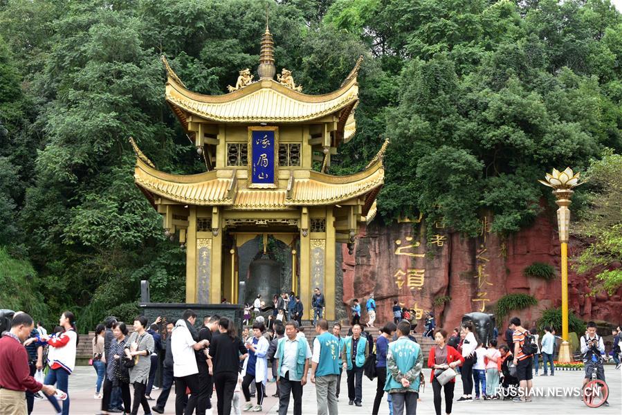 За четыре дня выходных число китайских туристов, путешествующих по стране, составило  461 млн человек 