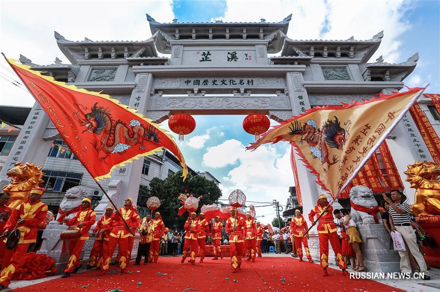 За четыре дня выходных число китайских туристов, путешествующих по стране, составило  461 млн человек 