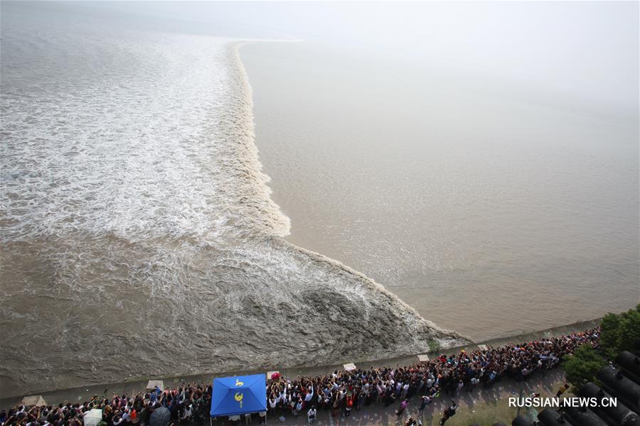 Приливная волна в провинции Чжэцзян
