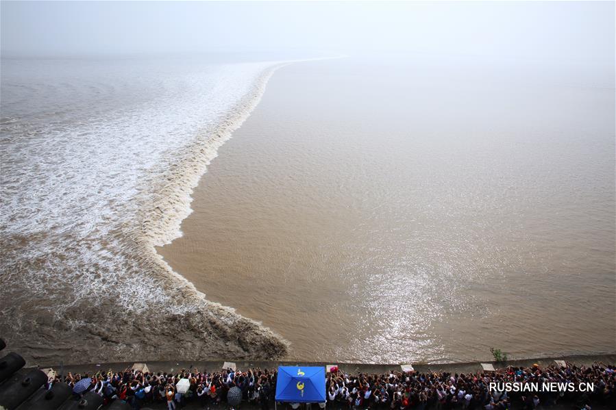 Приливная волна в провинции Чжэцзян