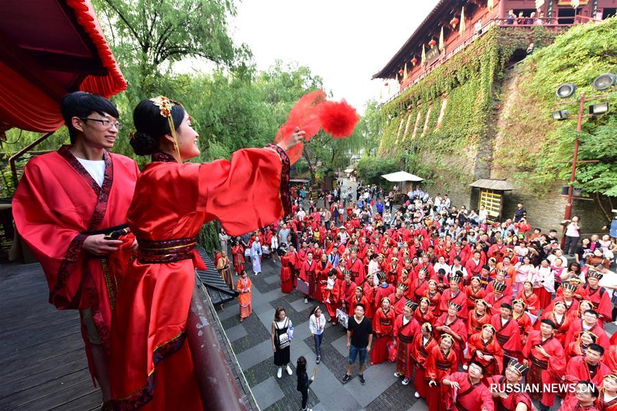 Коллективная свадьба в традиционном стиле прошла в Ханчжоу