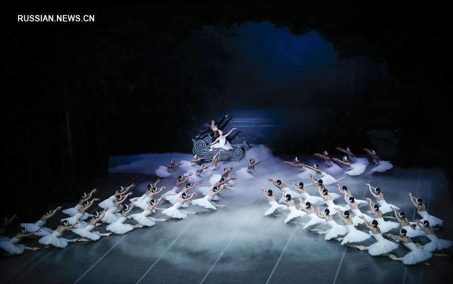 Шанхайская балетная труппа дала спектакль "Лебединое озеро" в Антверпене