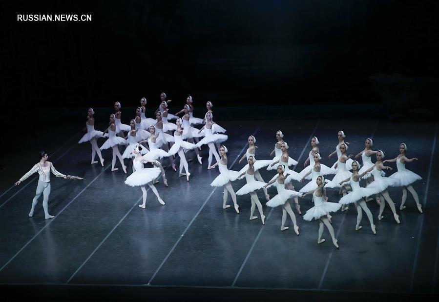 Шанхайская балетная труппа дала спектакль "Лебединое озеро" в Антверпене