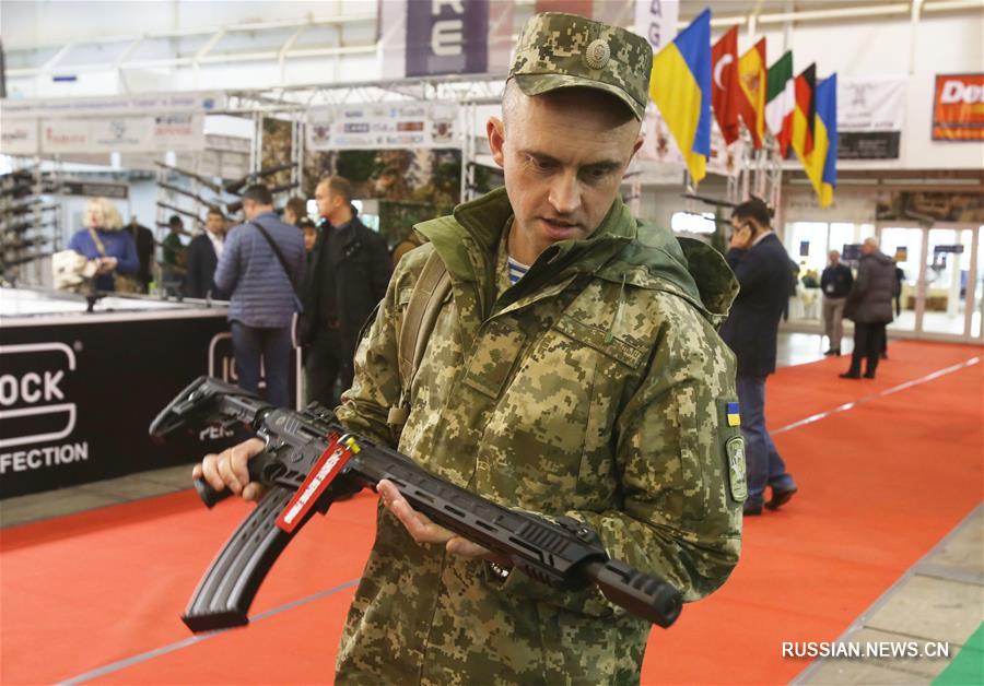 Специализированная выставка "Оружие и безопасность - 2017" открылась в Киеве