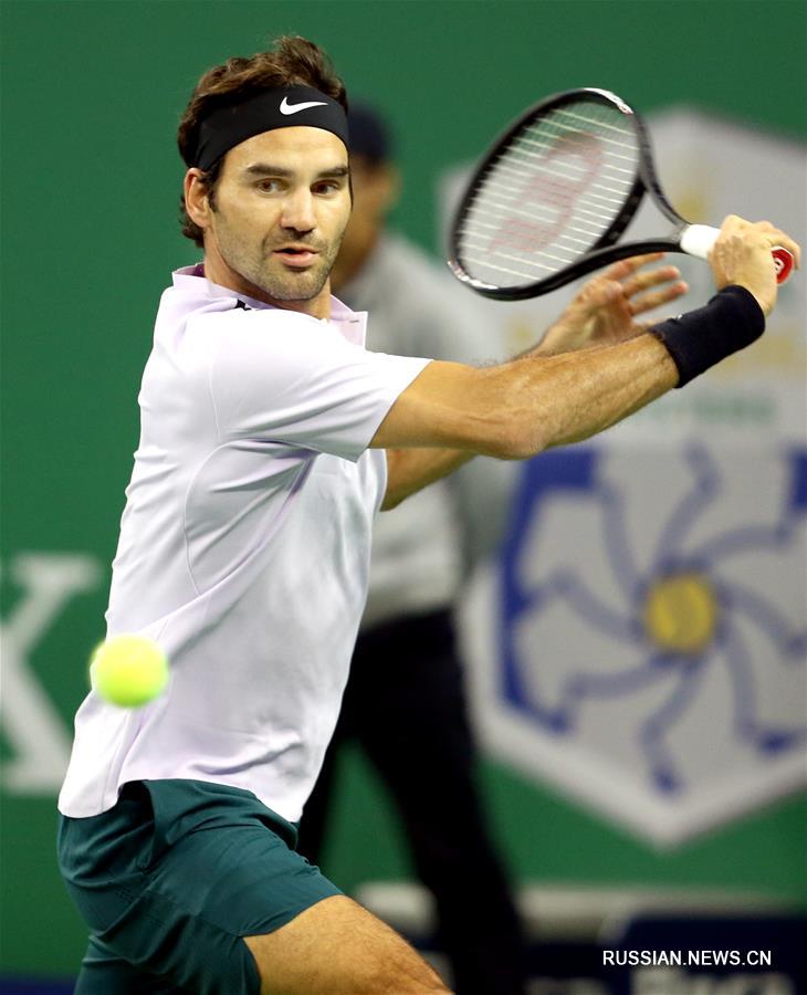 Федерер обыграл Дель Потро и вышел в финал теннисного "Мастерса" в Шанхае
