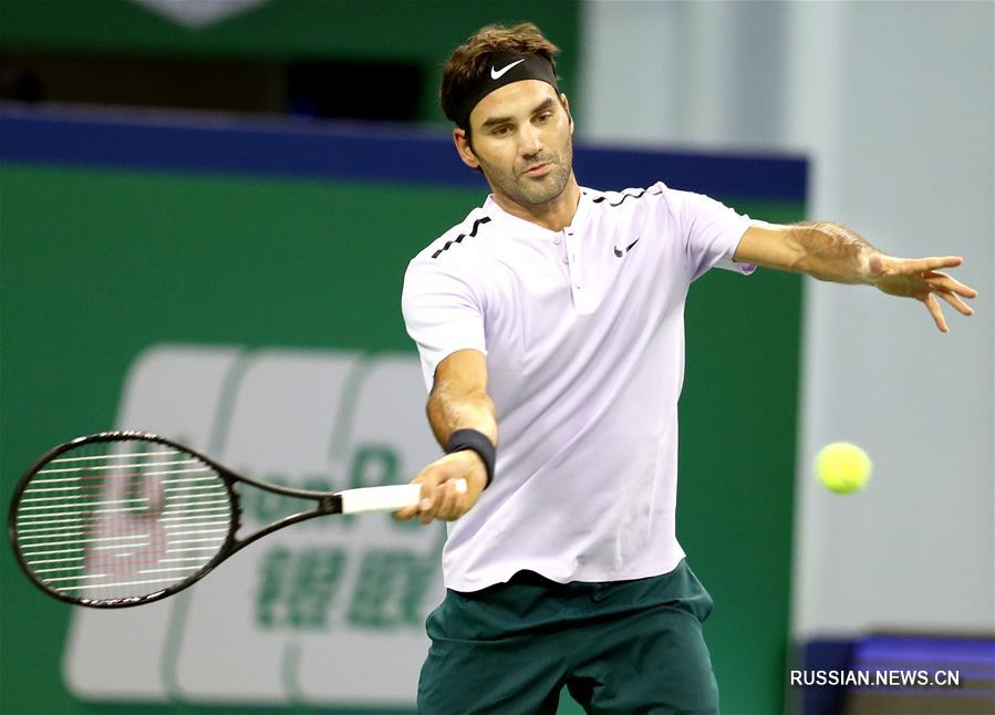 Федерер обыграл Дель Потро и вышел в финал теннисного "Мастерса" в Шанхае