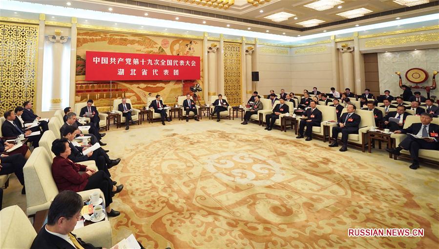 Делегации-участницы 19-го съезда КПК провели дискуссии в присутствии китайских и  иностранных журналистов 