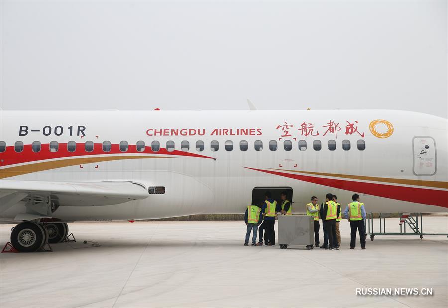 Китайская корпорация COMAC передала заказчику первый серийно произведенный реактивный авиалайнер ARJ21-700