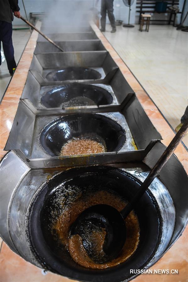Традиционное производство коричневого сахара и кондитерских изделий в Иу
