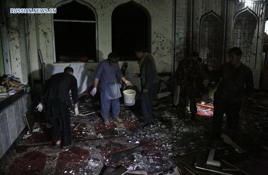 Число жертв терактов в двух афганских мечетях достигло 49 человек