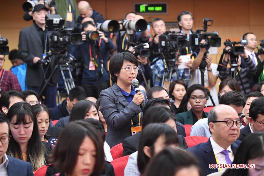 В пресс-центре 19-го съезда КПК состоялась пресс-конференция для ознакомления с развитием  экономики Китая