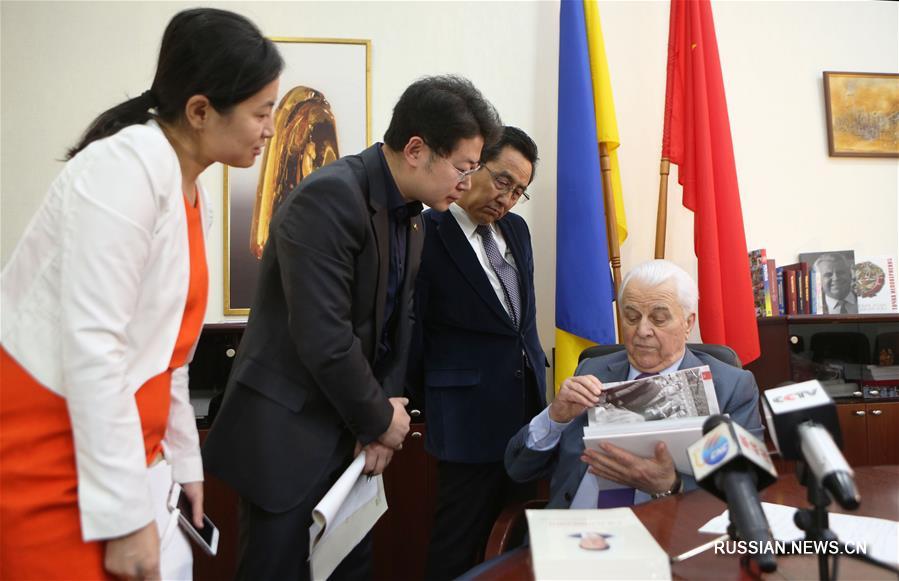 19-й съезд КПК определил стратегию развития Китая -- первый президент Украины Л.Кравчук