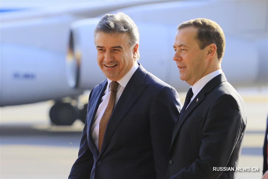 Д.Медведев пообещал, что поставки газа в Армению по льготной цене будут продолжены