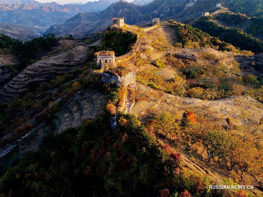 Краски осени на участке Юймулин Великой Китайской стены