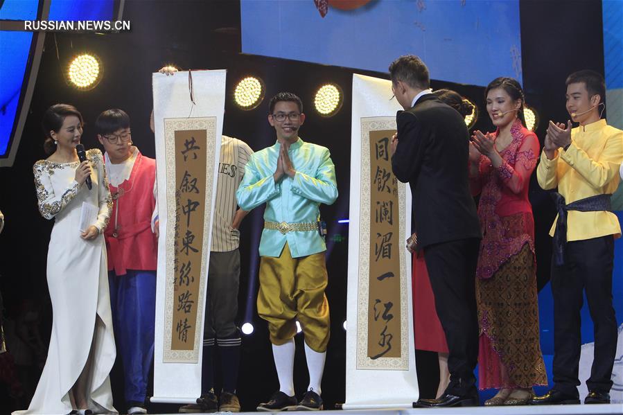 В Куньмине завершился 10-й Всемирный конкурс среди школьников "Мост китайского языка"