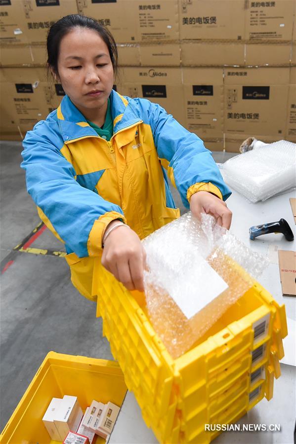 Удобно и экологично -- "коробки экспресс-доставки" замещают бумажные аналоги в Китае