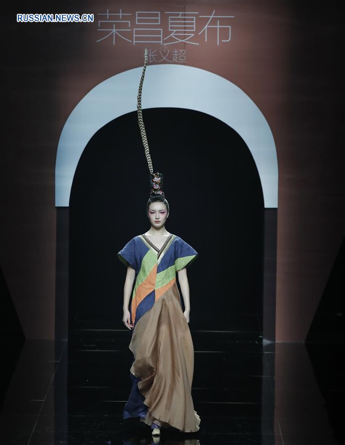 Китайская международная неделя моды сезона весна-лето 2018: презентация коллекции от Чжан Ичао