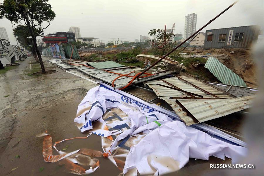 В центральной части Вьетнама тайфун "Дамри" унес жизни 11 человек