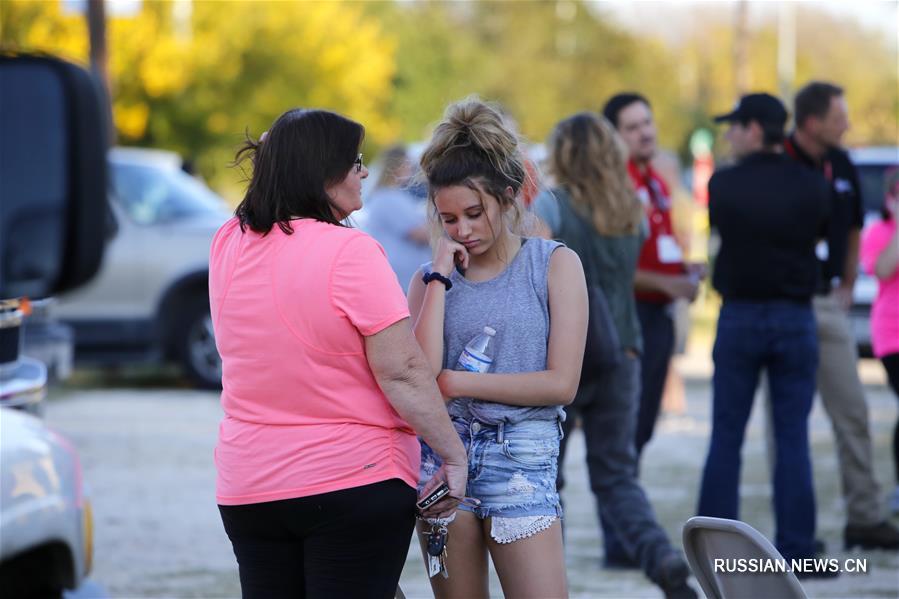По меньшей мере 27 человек стали жертвами стрельбы в церкви на юге Техаса