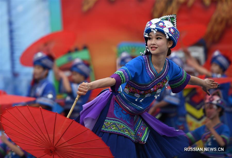 В уезде Лочэн отметили традиционный мулаоский праздник Ифань