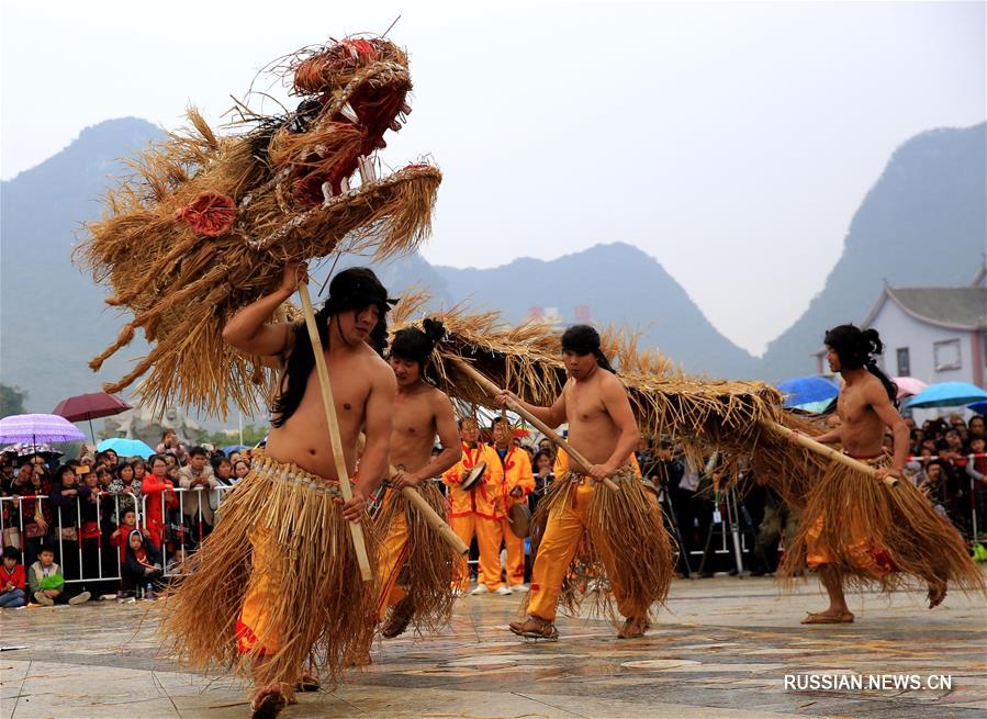 1-й конкурс исполнителей мулаоского танца соломенного дракона в уезде Лочэн