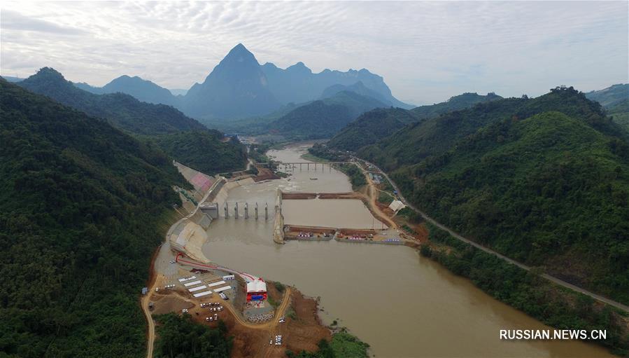 Корпорация Power China частично перегородила течение реки У на месте строительства каскадной ГЭС в Лаосе