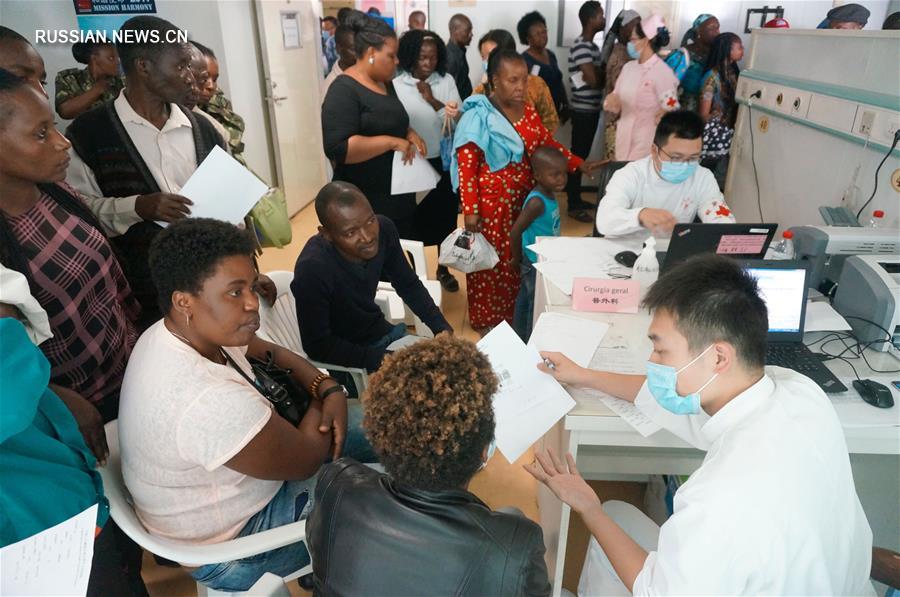 Корабль-госпиталь ВМС НОАК "Мирный ковчег" предоставляет гуманитарные медуслуги в  Мозамбике 