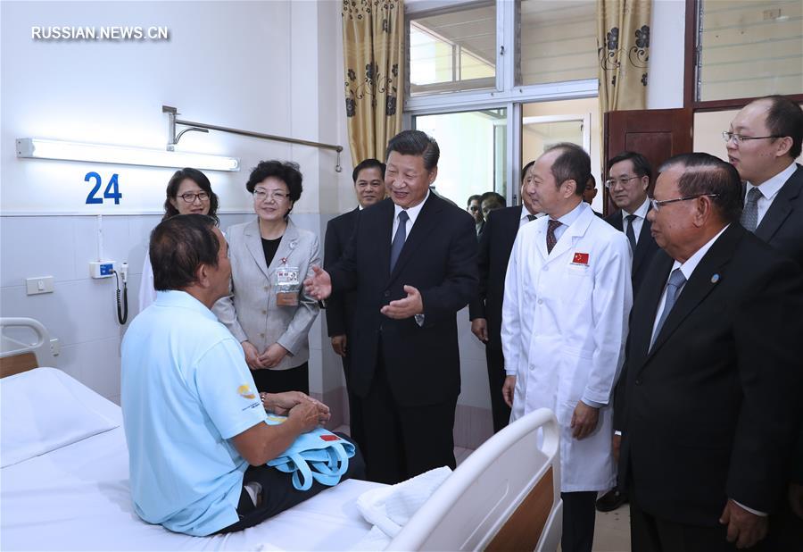 （时政）（2）习近平同老挝人民革命党中央委员会总书记、国家主席本扬一道出席玛霍索综合医院奠基仪式