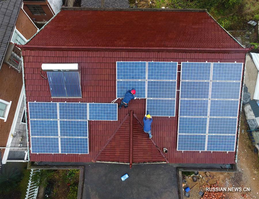 Солнечные батареи на крышах жилых домов в провинции Чжэцзян