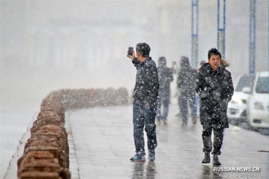 Первый снегопад прошел в восточнокитайском городе Яньтай