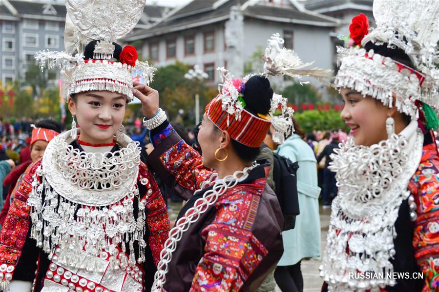 Народность мяо в провинции Гуйчжоу отмечает праздник Янъаша