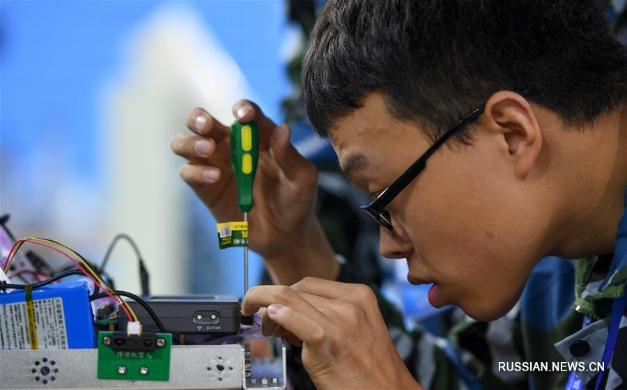В городе Тяньцзинь проходит Всекитайский конкурс мобильных роботов среди профессиональных училищ в сфере механики