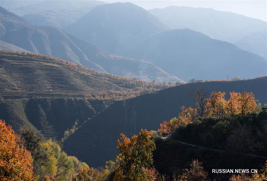 Живописный пейзаж в речной долине Цзиньчуань провинции Сычуань