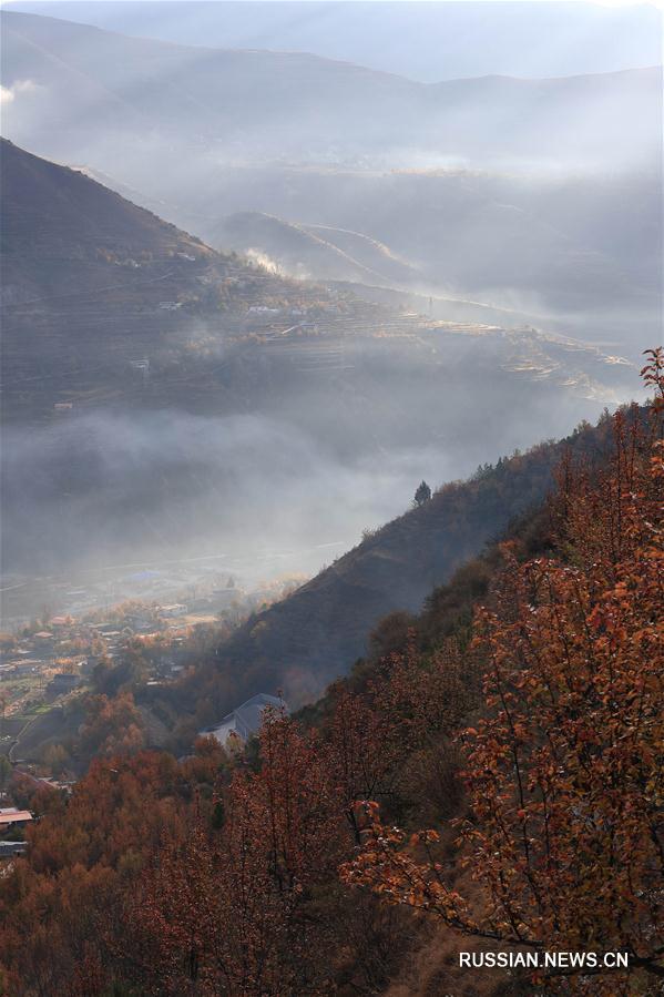 Живописный пейзаж в речной долине Цзиньчуань провинции Сычуань