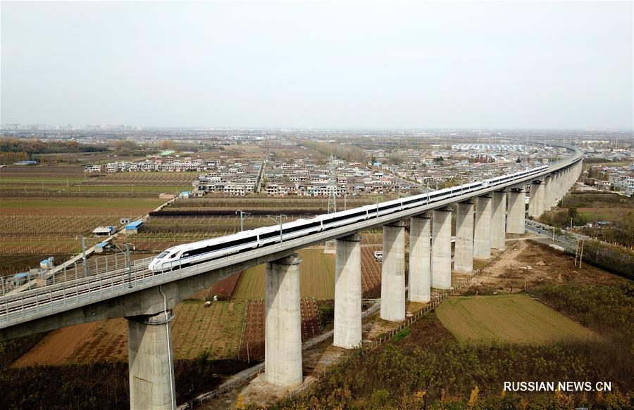 Первый поезд преодолел ВСЖД Сиань -- Чэнду в тестовом режиме